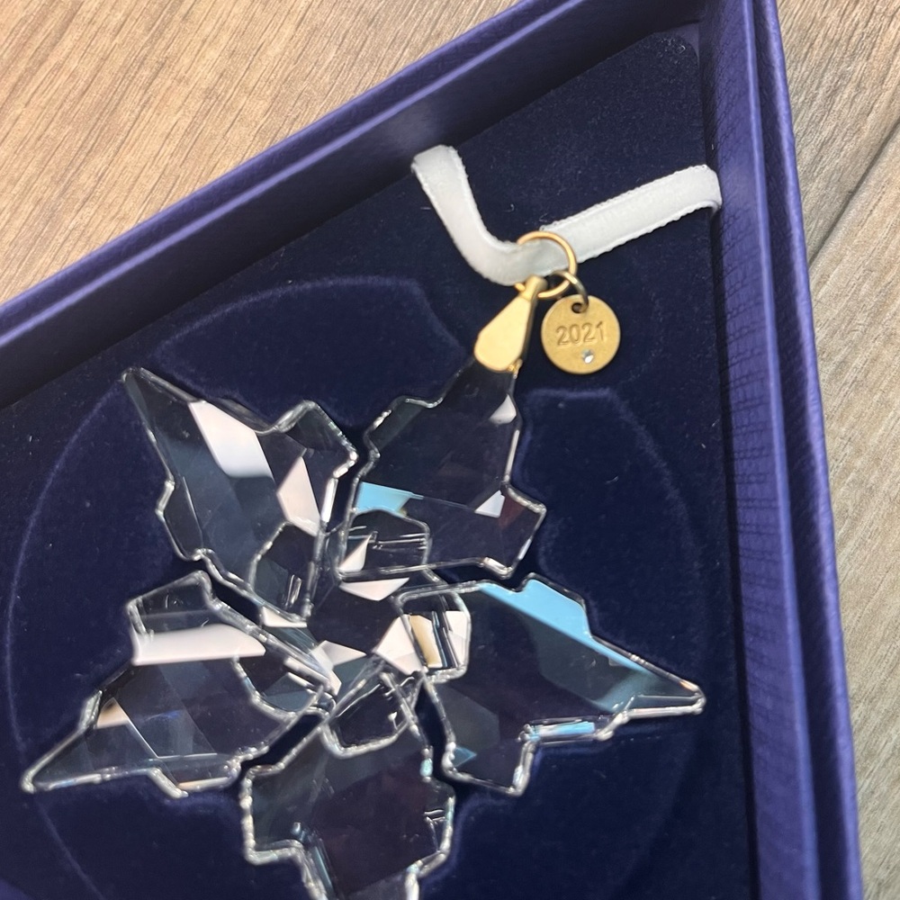 SWAROVSKI Christmas Ornament, Annual Limited Edition 2021, Crystal